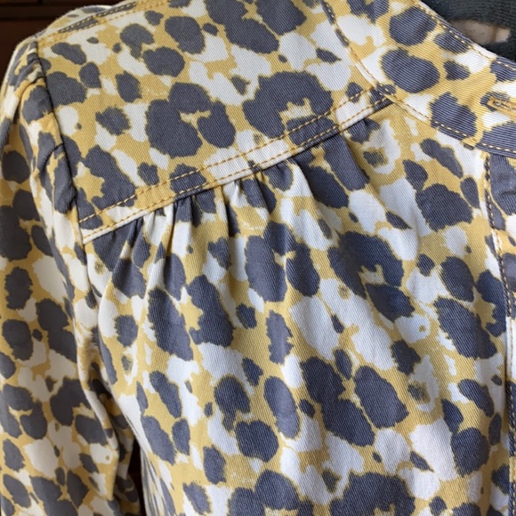 Cabi 5854 Providence Shirt Jacket, safari print - Picture 8 of 15